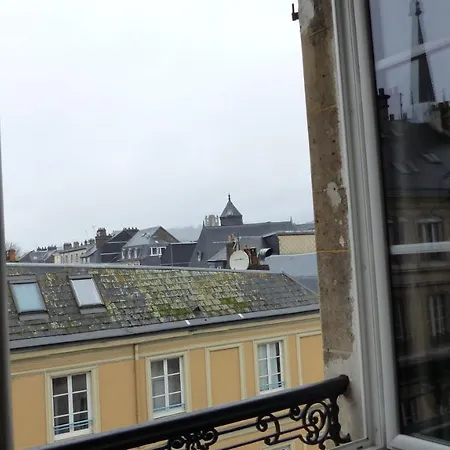 Hyper Centre Cathedrale De Homestay *